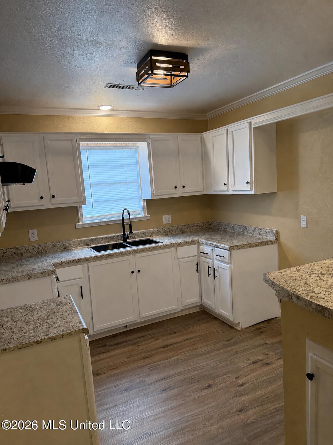 1577 Azalea Street Property Photo 4