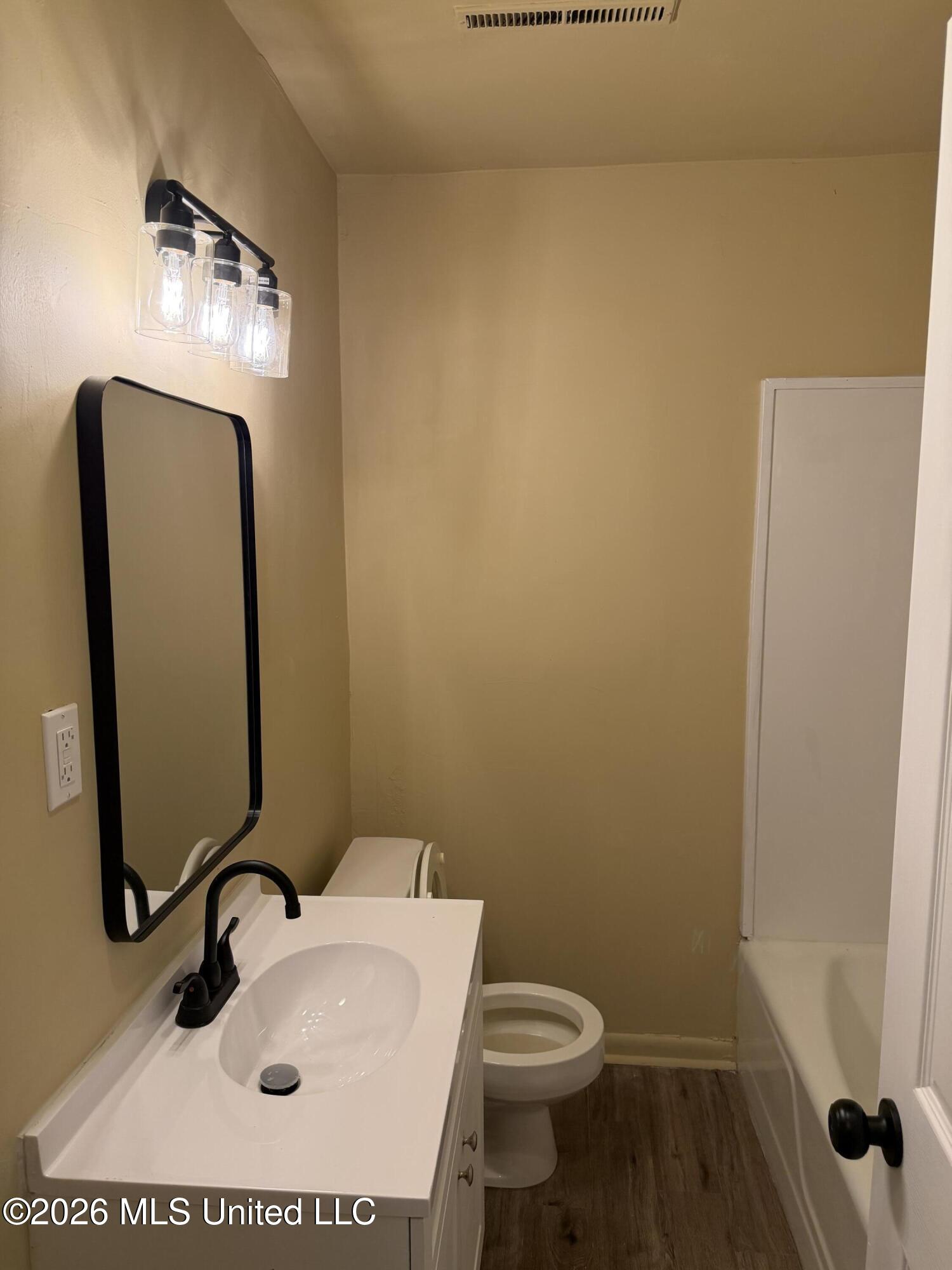 1577 Azalea Street Property Photo 7