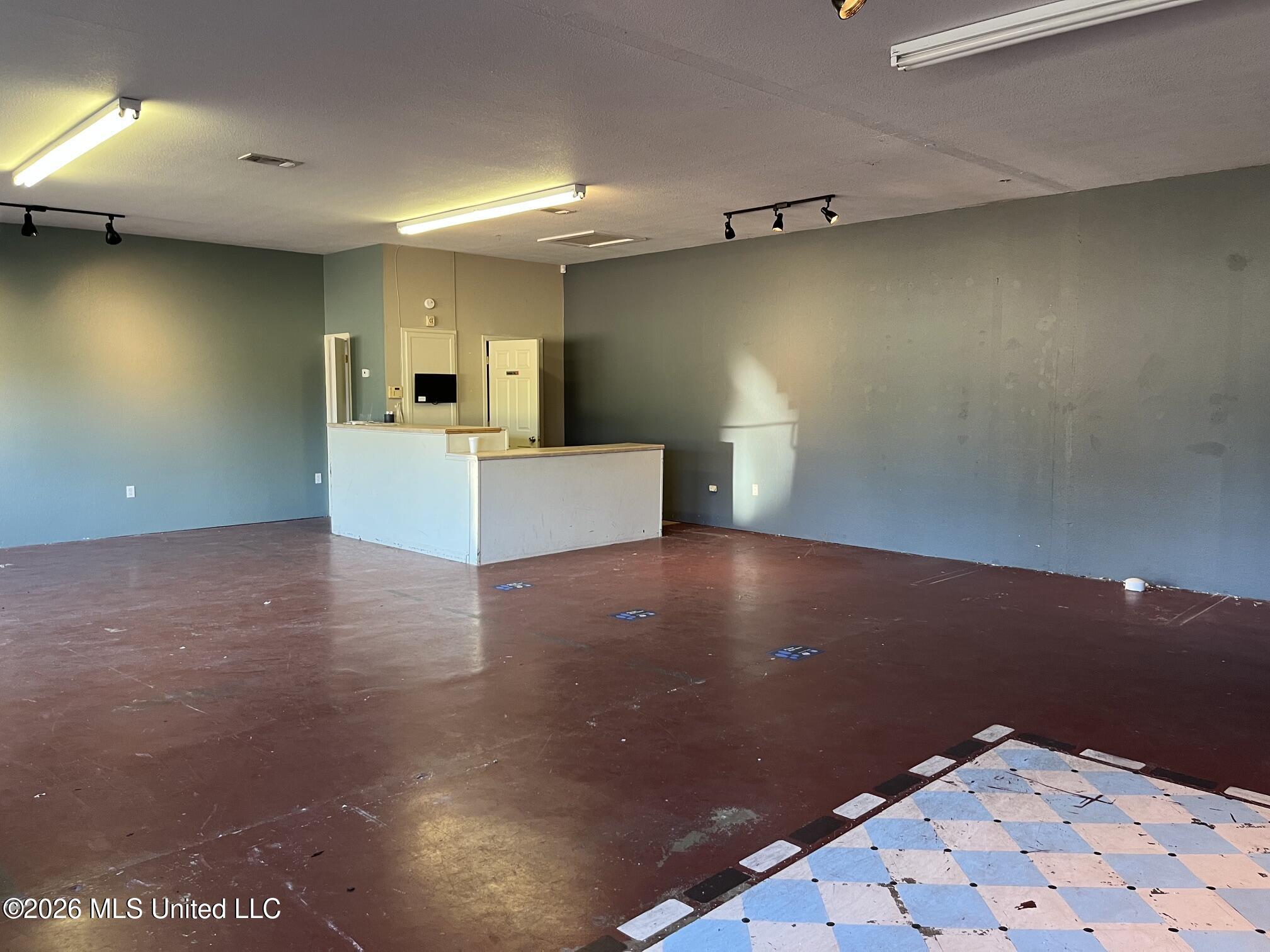 903 S Locust Street Property Photo 3