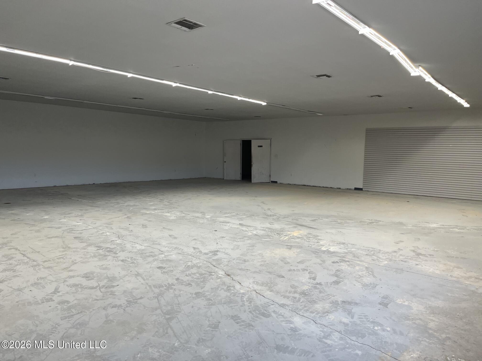 903 S Locust Street Property Photo 4