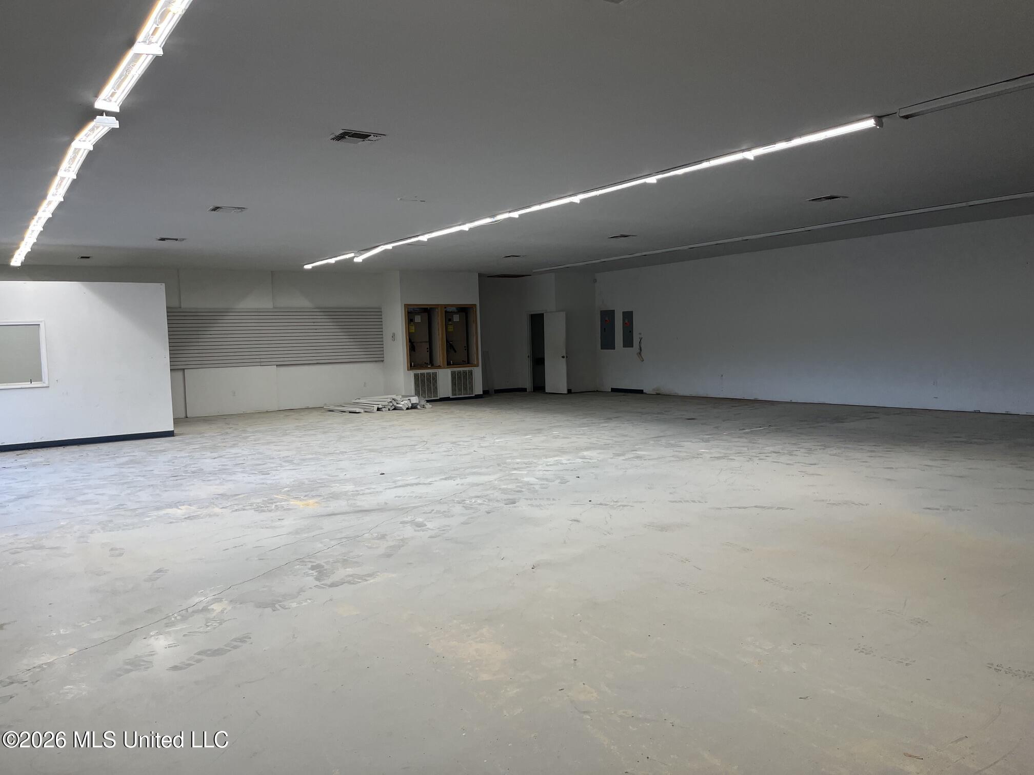 903 S Locust Street Property Photo 5