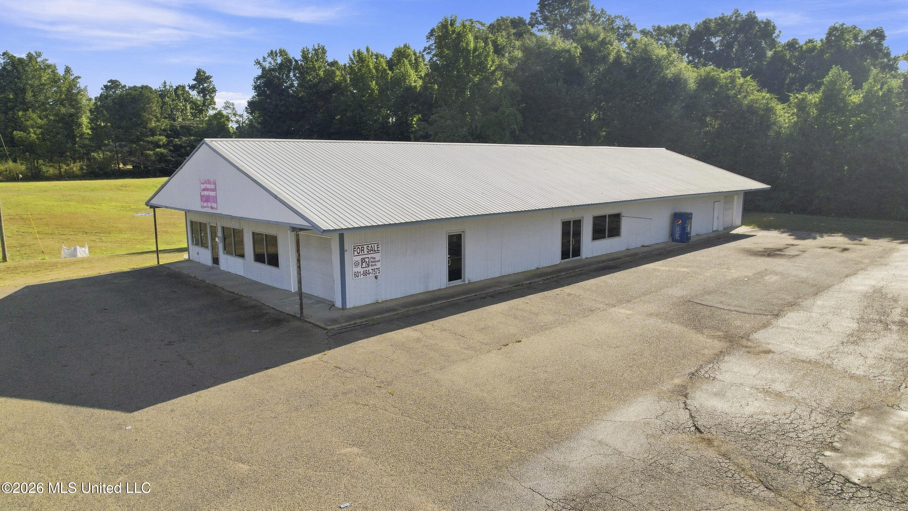903 S Locust Street Property Photo 10