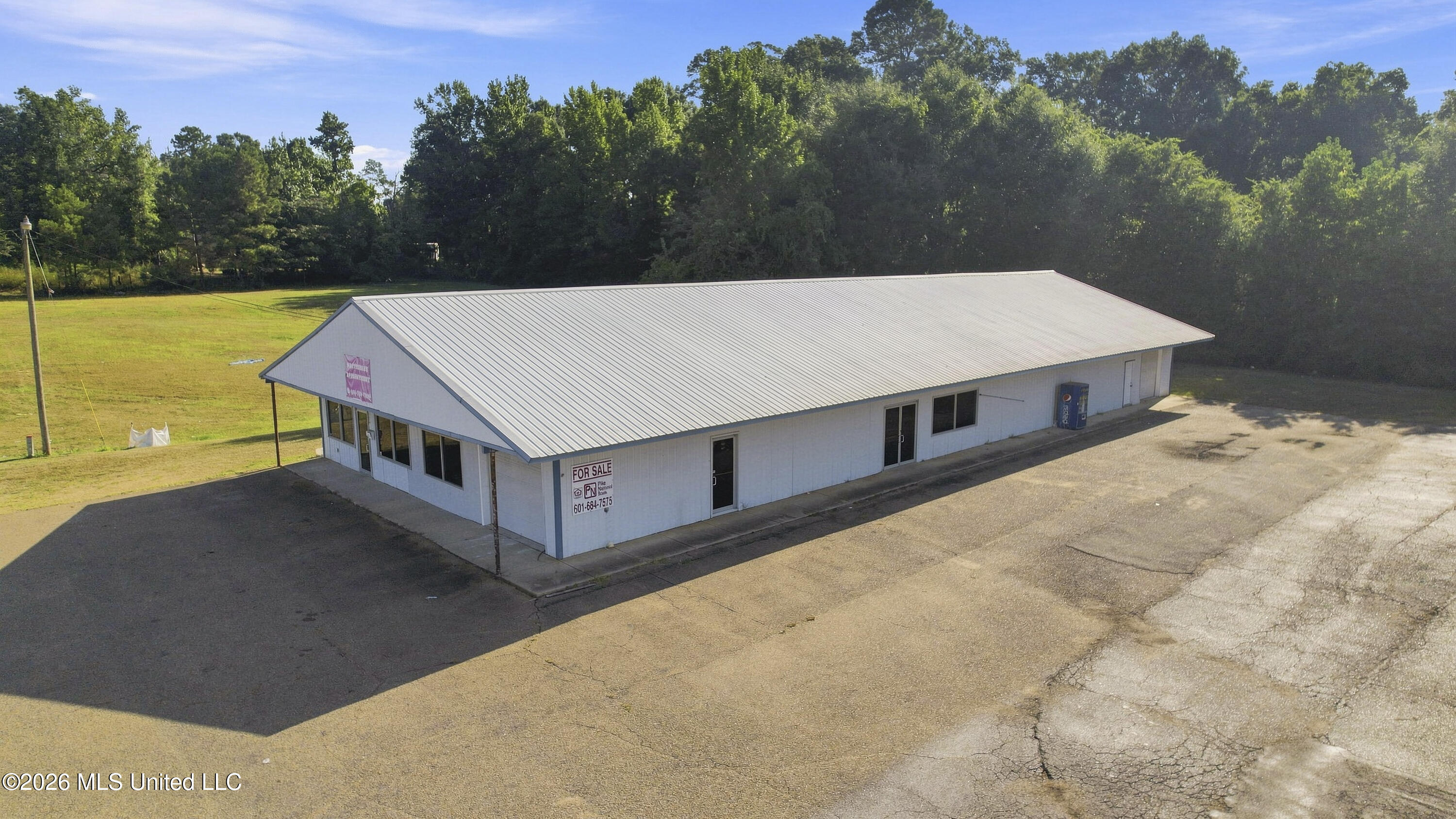 903 S Locust Street Property Photo 11