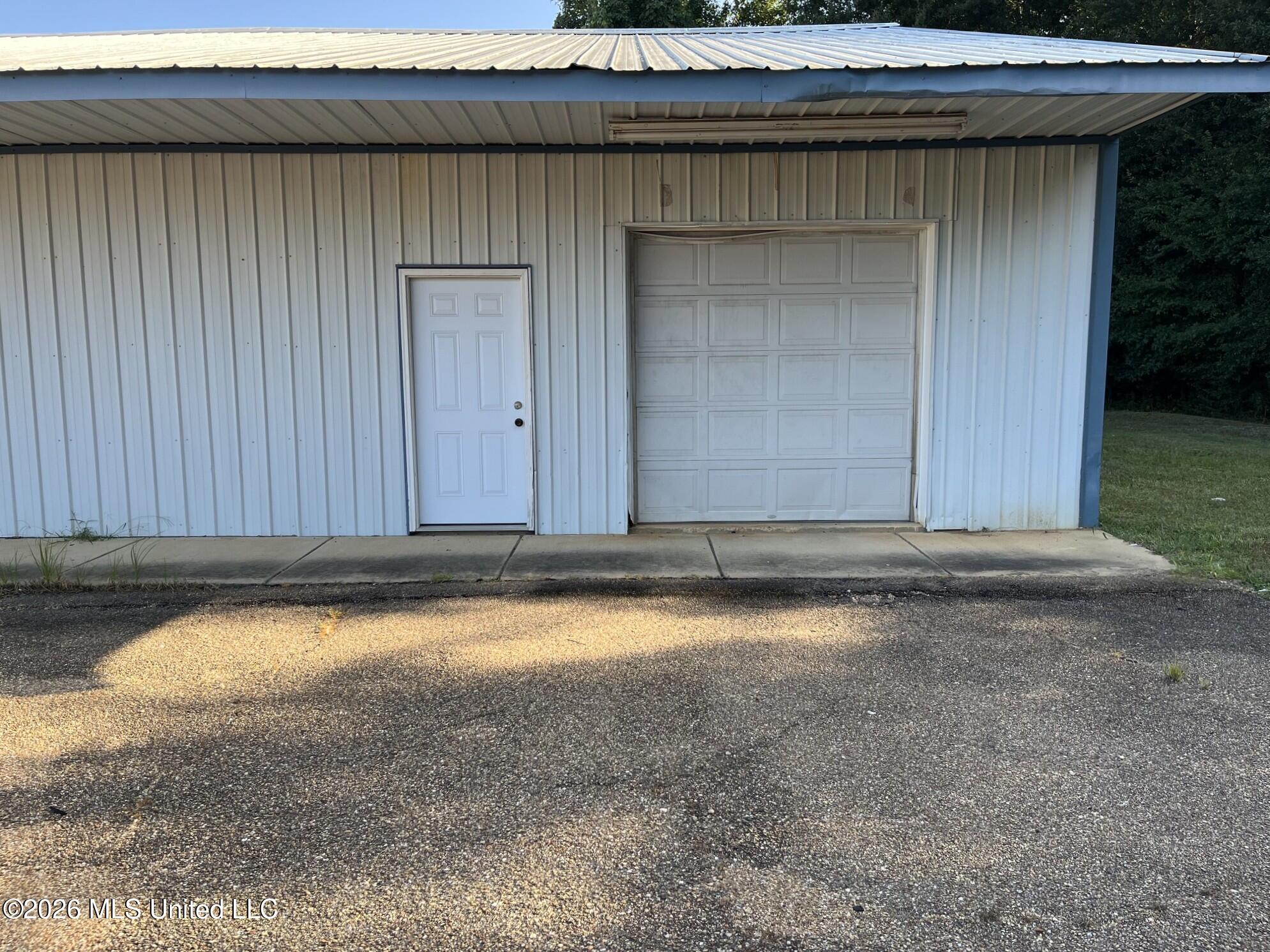 903 S Locust Street Property Photo 13
