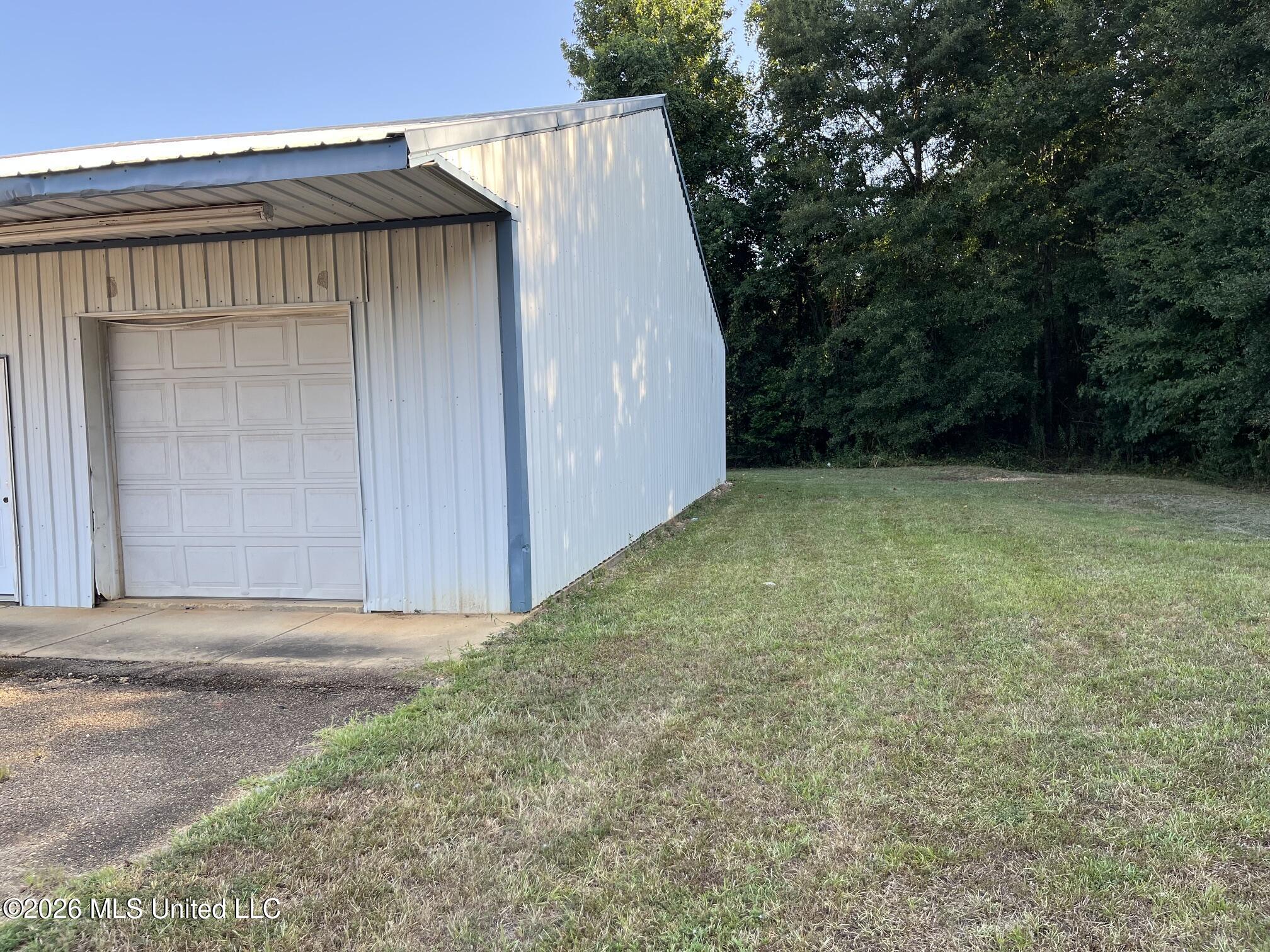 903 S Locust Street Property Photo 14