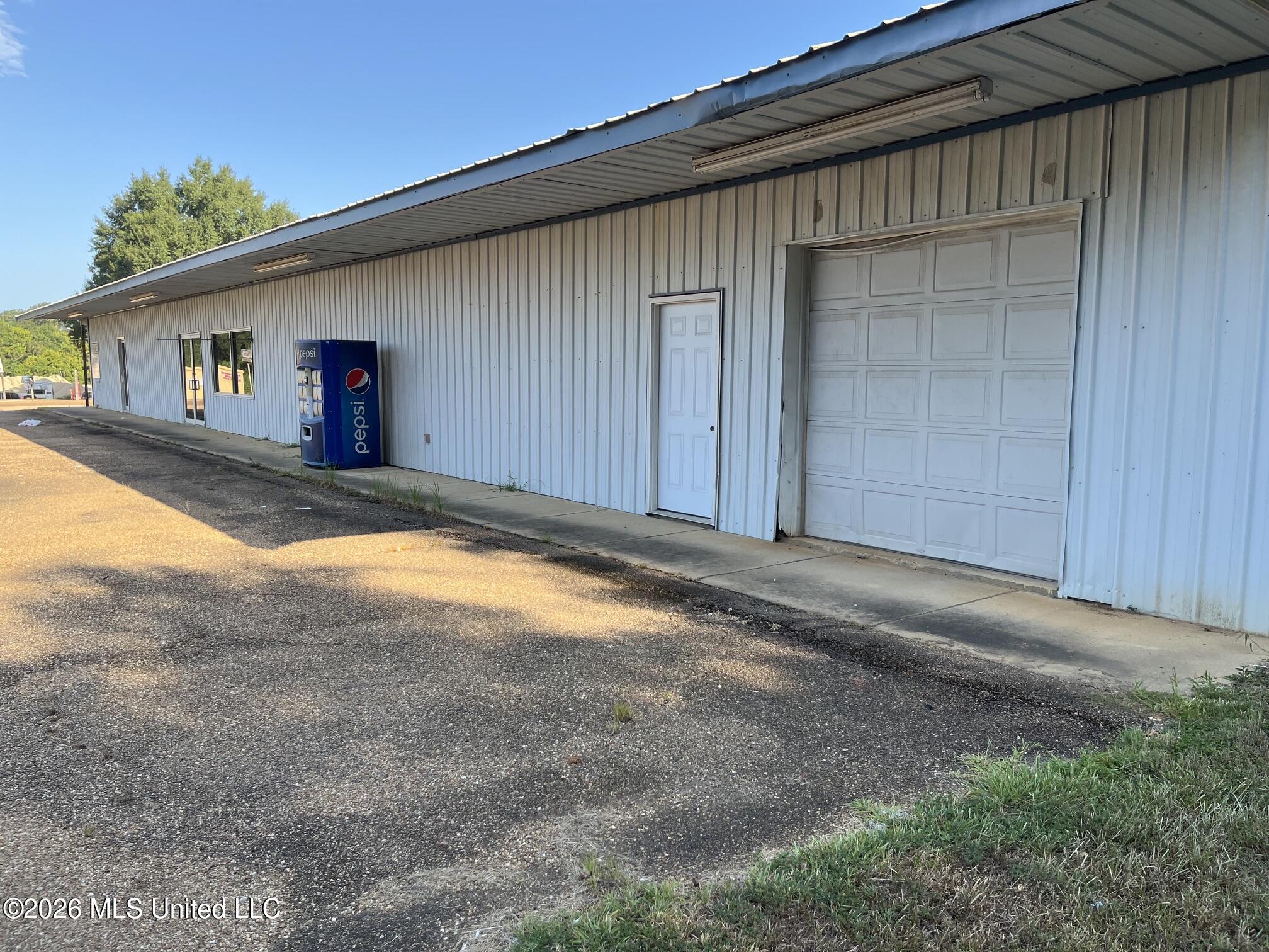 903 S Locust Street Property Photo 15