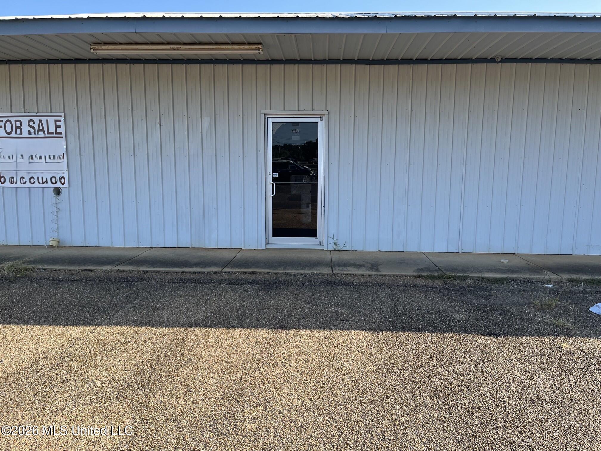 903 S Locust Street Property Photo 17