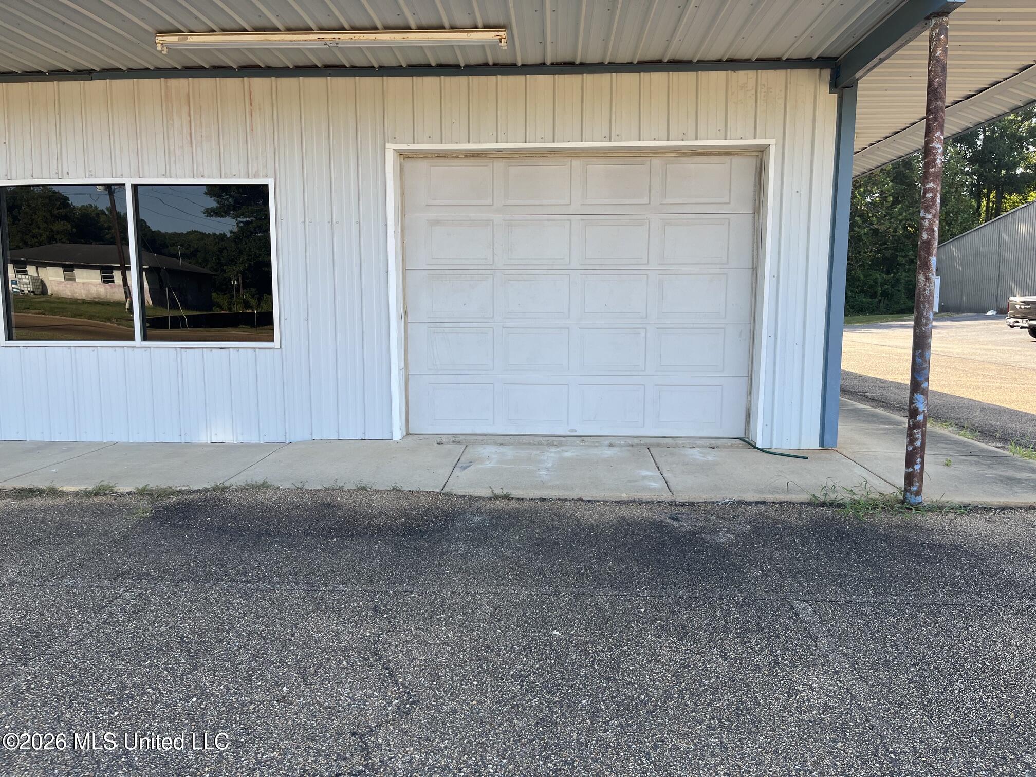 903 S Locust Street Property Photo 18