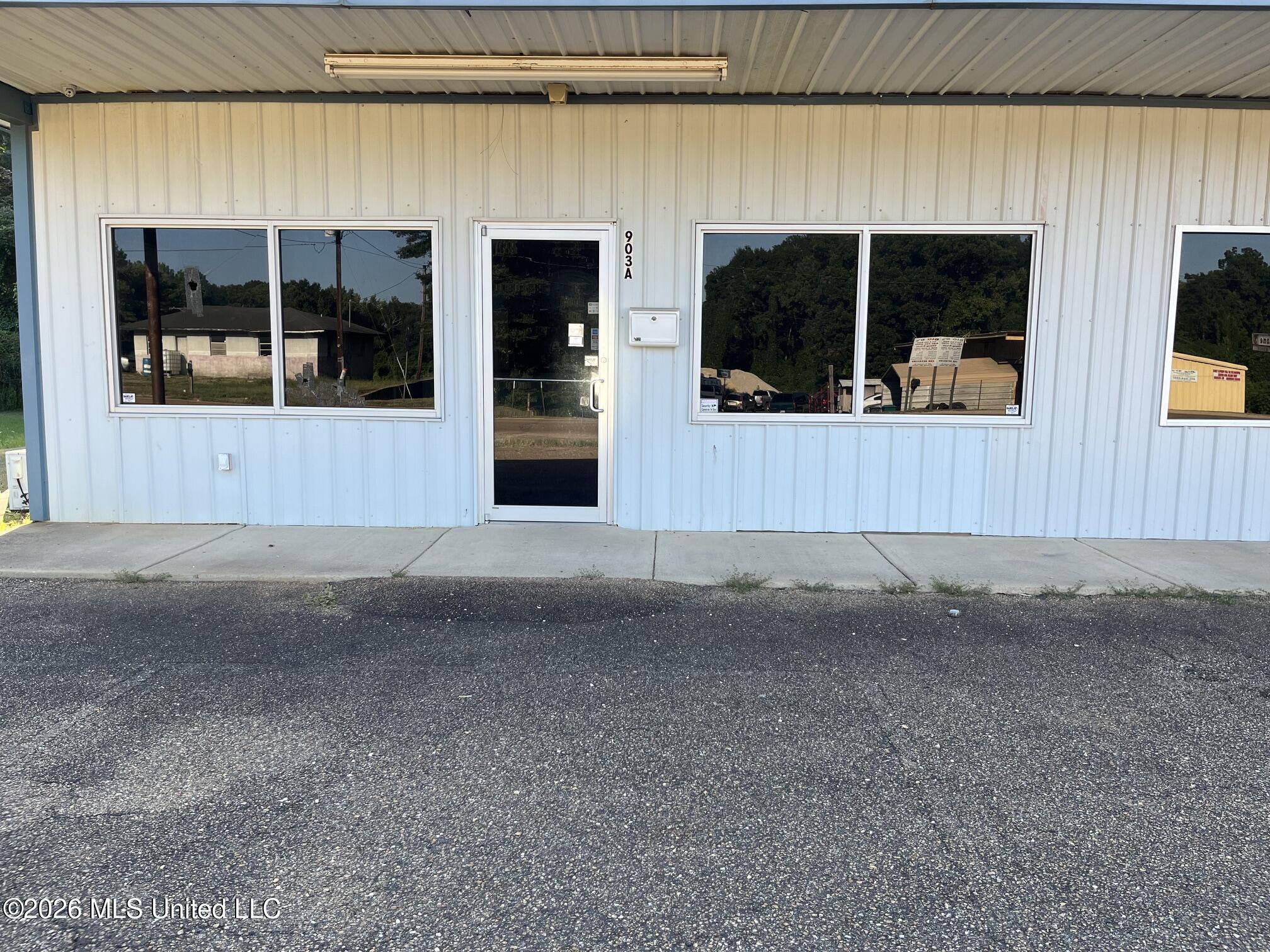 903 S Locust Street Property Photo 19