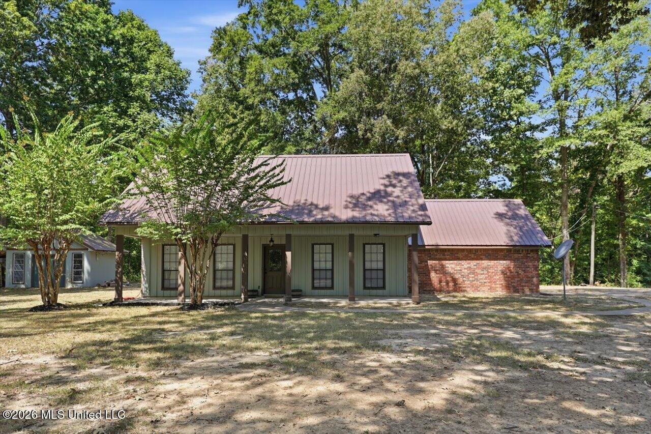 370 Lakeview Drive Property Photo 1