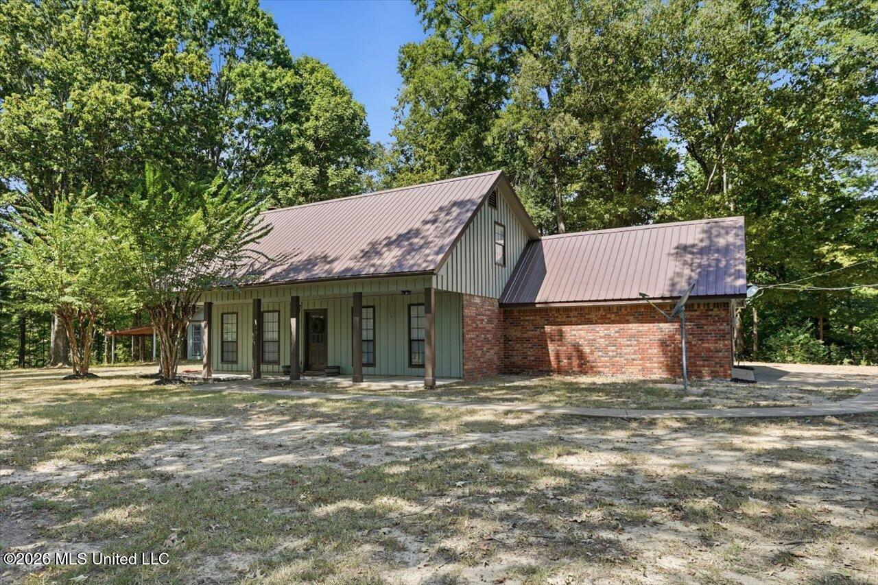 370 Lakeview Drive Property Photo 2
