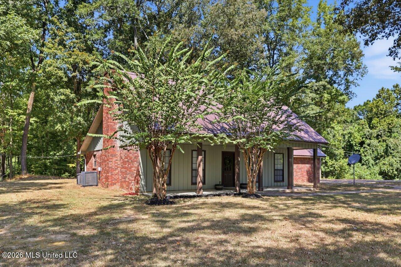 370 Lakeview Drive Property Photo 3