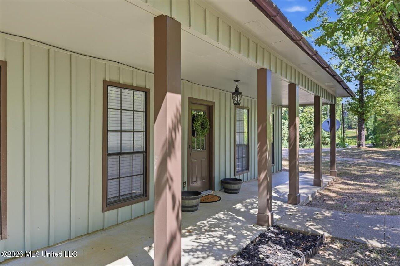 370 Lakeview Drive Property Photo 5