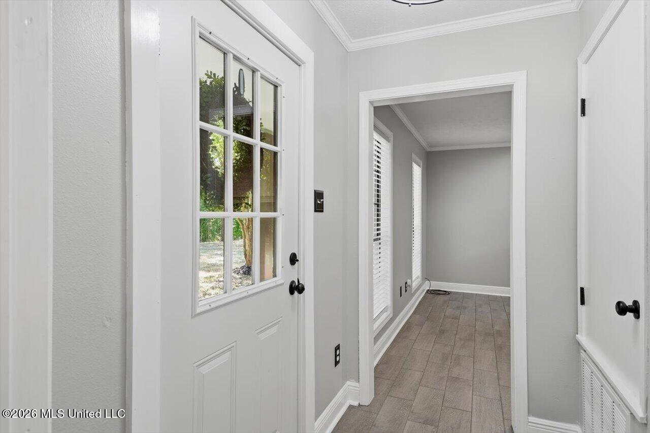 370 Lakeview Drive Property Photo 6