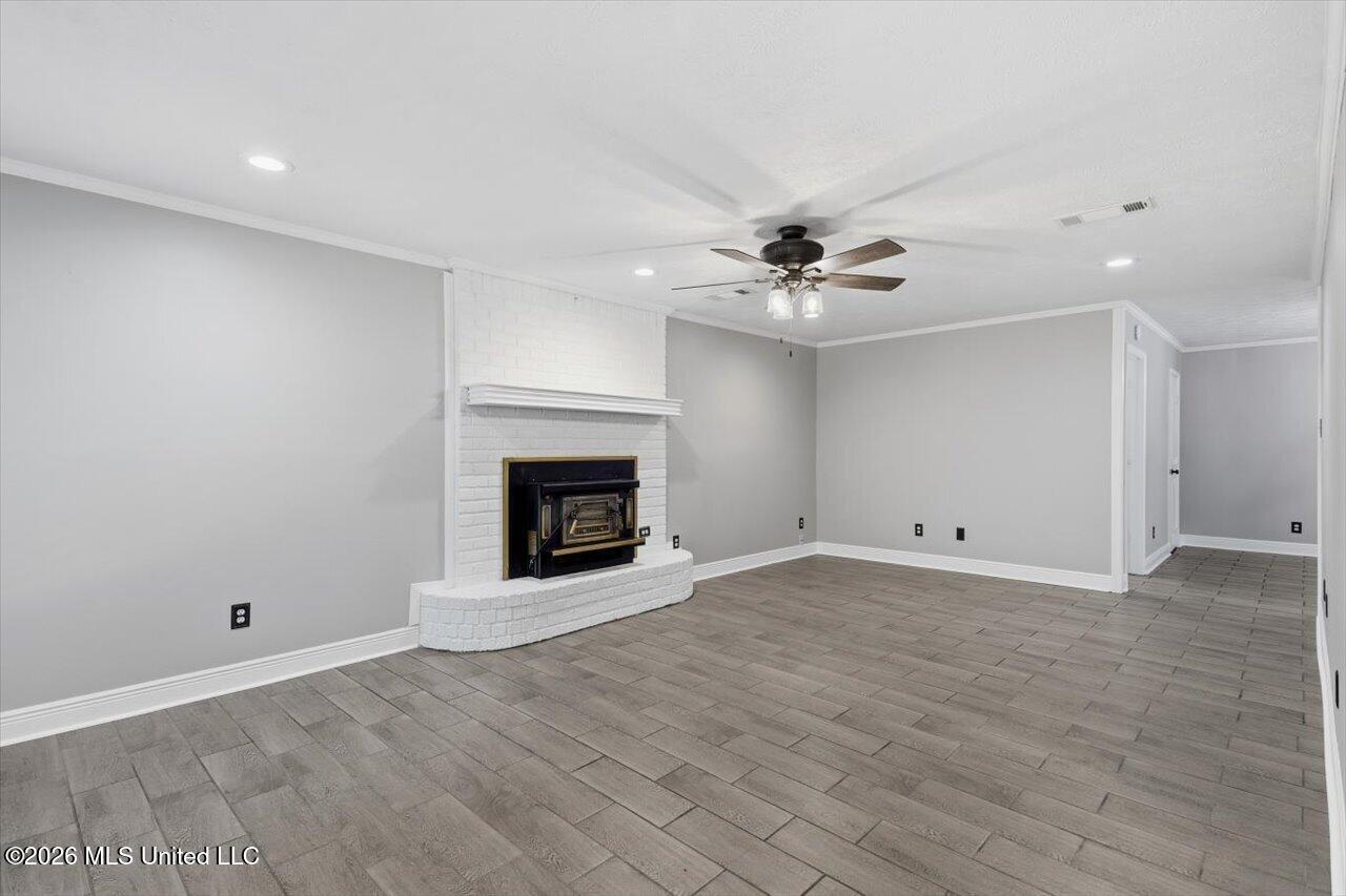 370 Lakeview Drive Property Photo 7