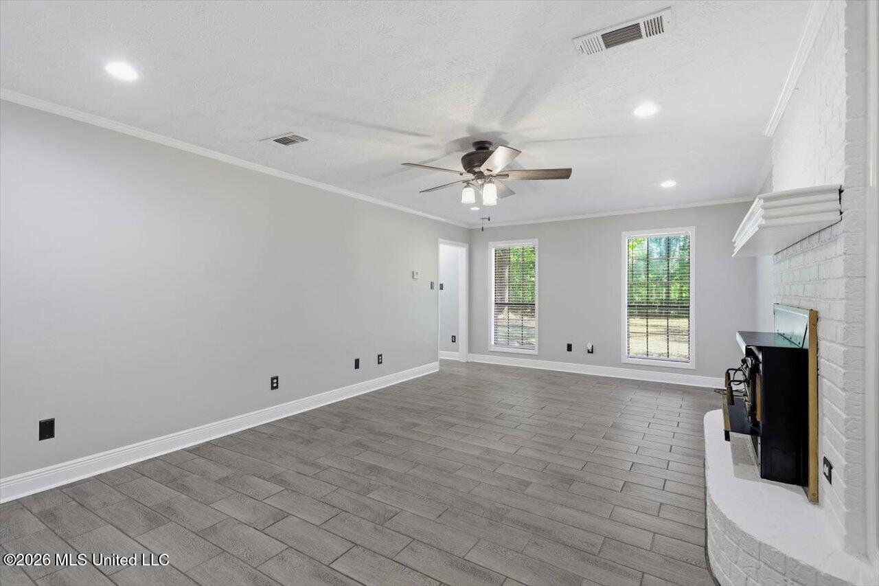 370 Lakeview Drive Property Photo 9
