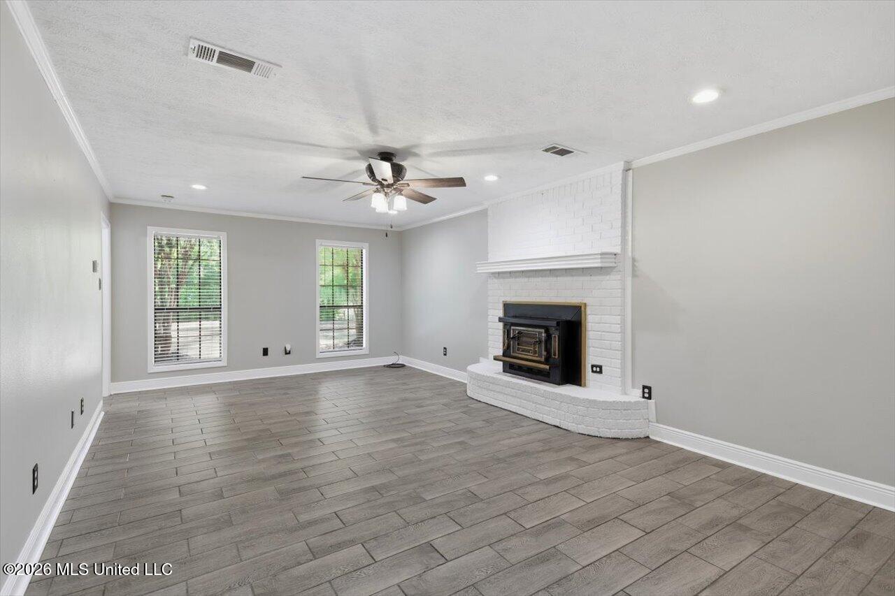 370 Lakeview Drive Property Photo 10