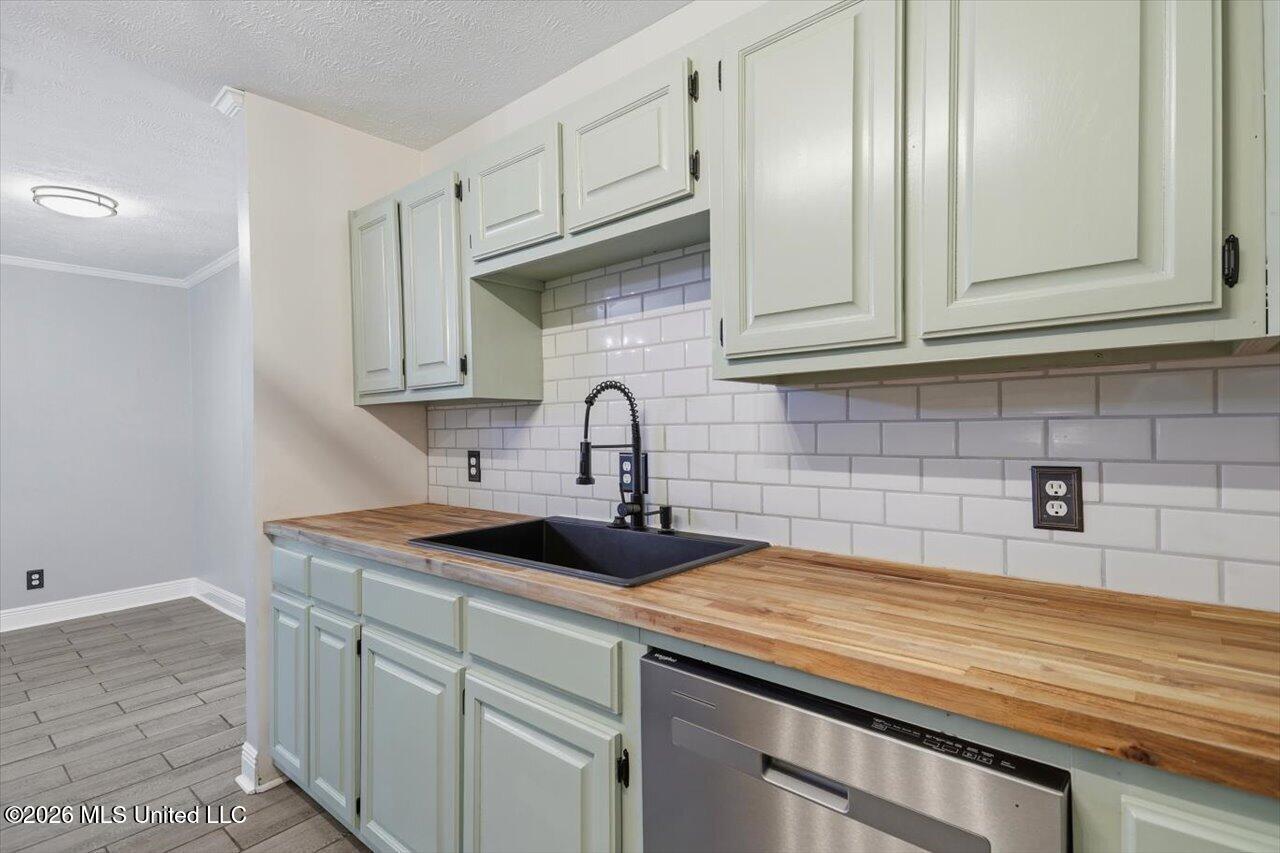 370 Lakeview Drive Property Photo 16