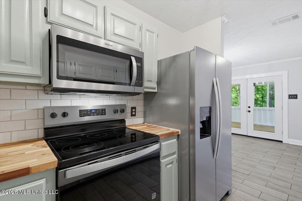 370 Lakeview Drive Property Photo 17