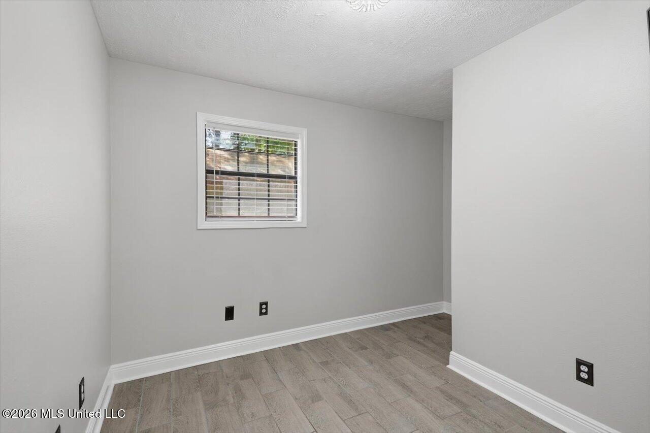 370 Lakeview Drive Property Photo 19