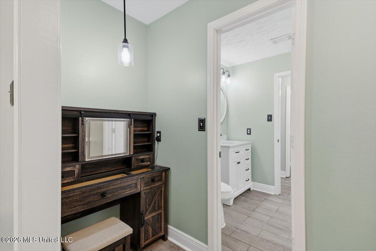 370 Lakeview Drive Property Photo 23