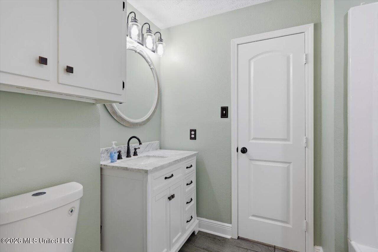 370 Lakeview Drive Property Photo 24