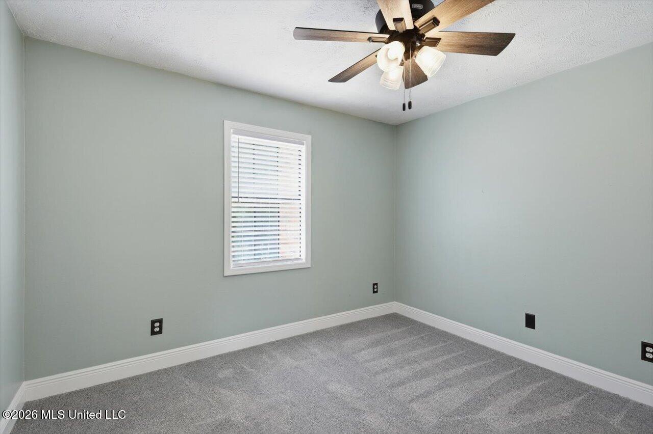 370 Lakeview Drive Property Photo 27