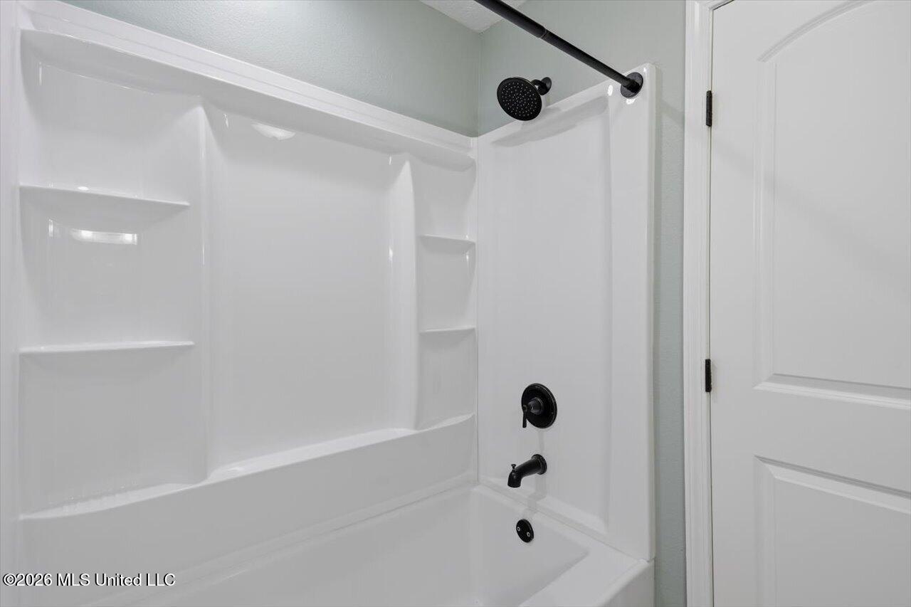 370 Lakeview Drive Property Photo 29
