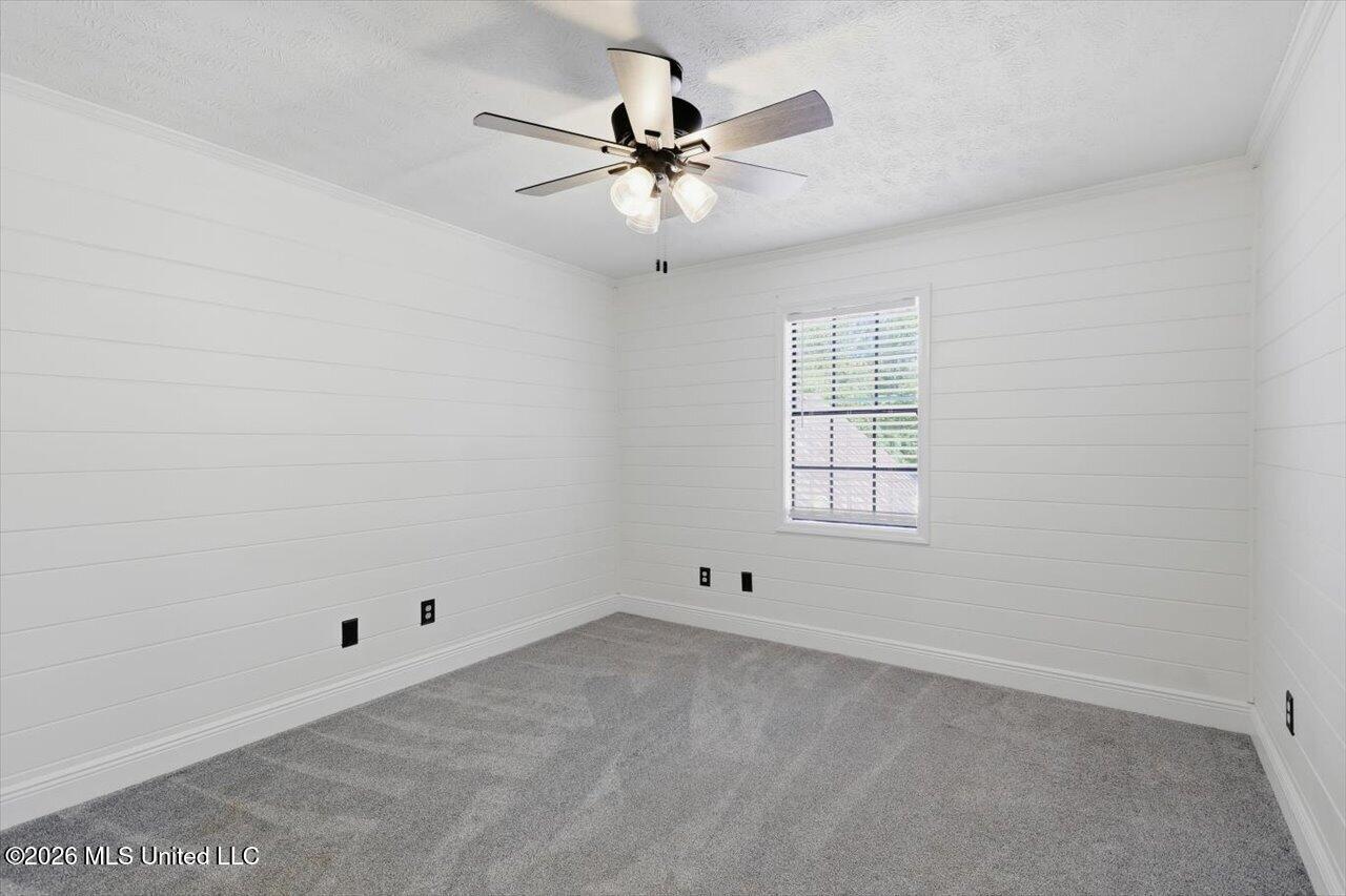 370 Lakeview Drive Property Photo 30