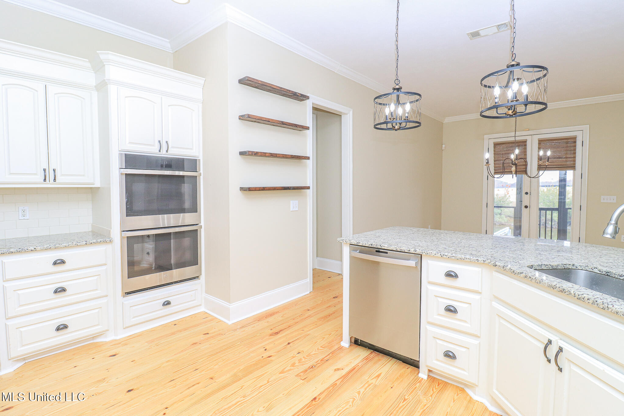 131 Southampton Circle Property Photo 8