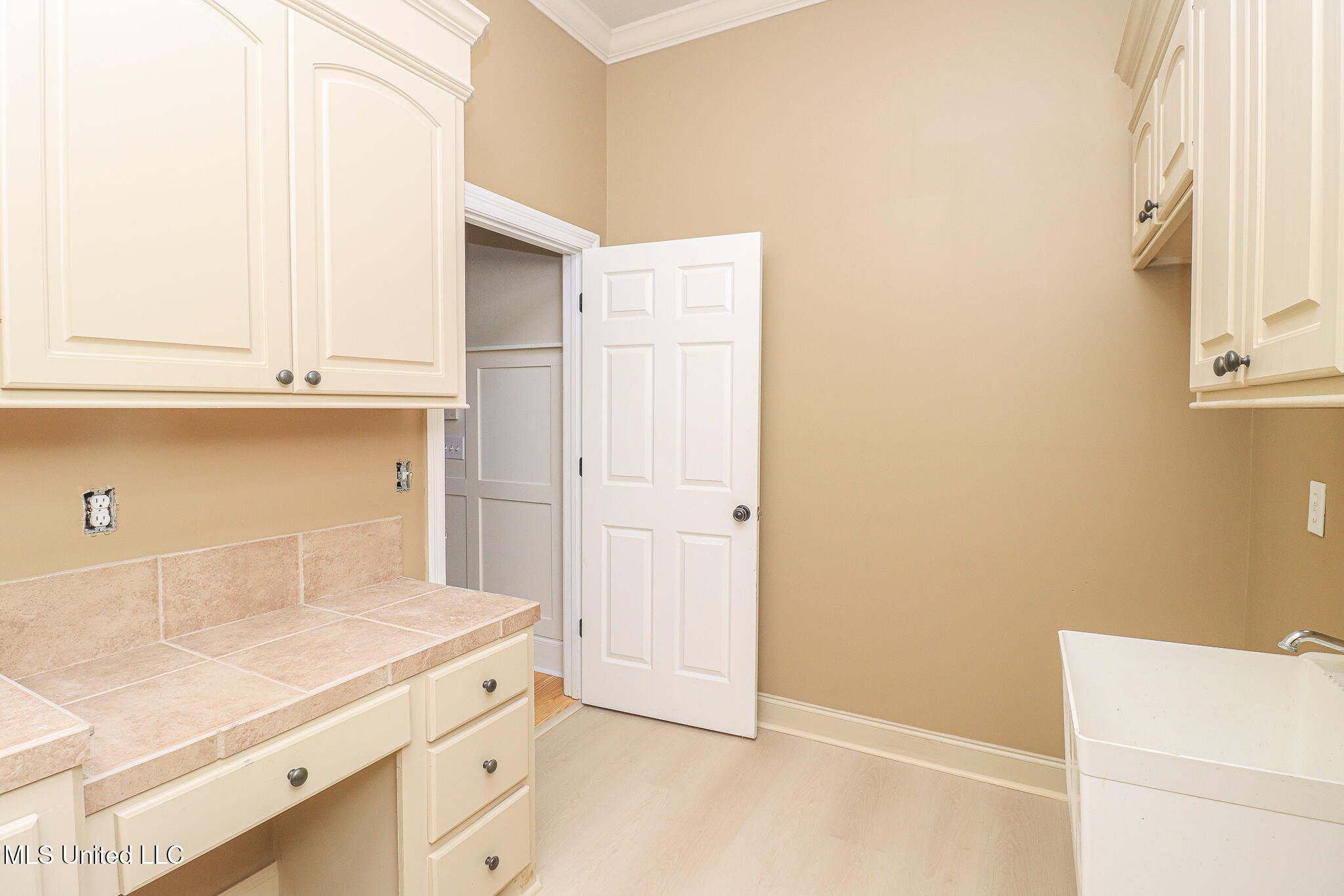 131 Southampton Circle Property Photo 30