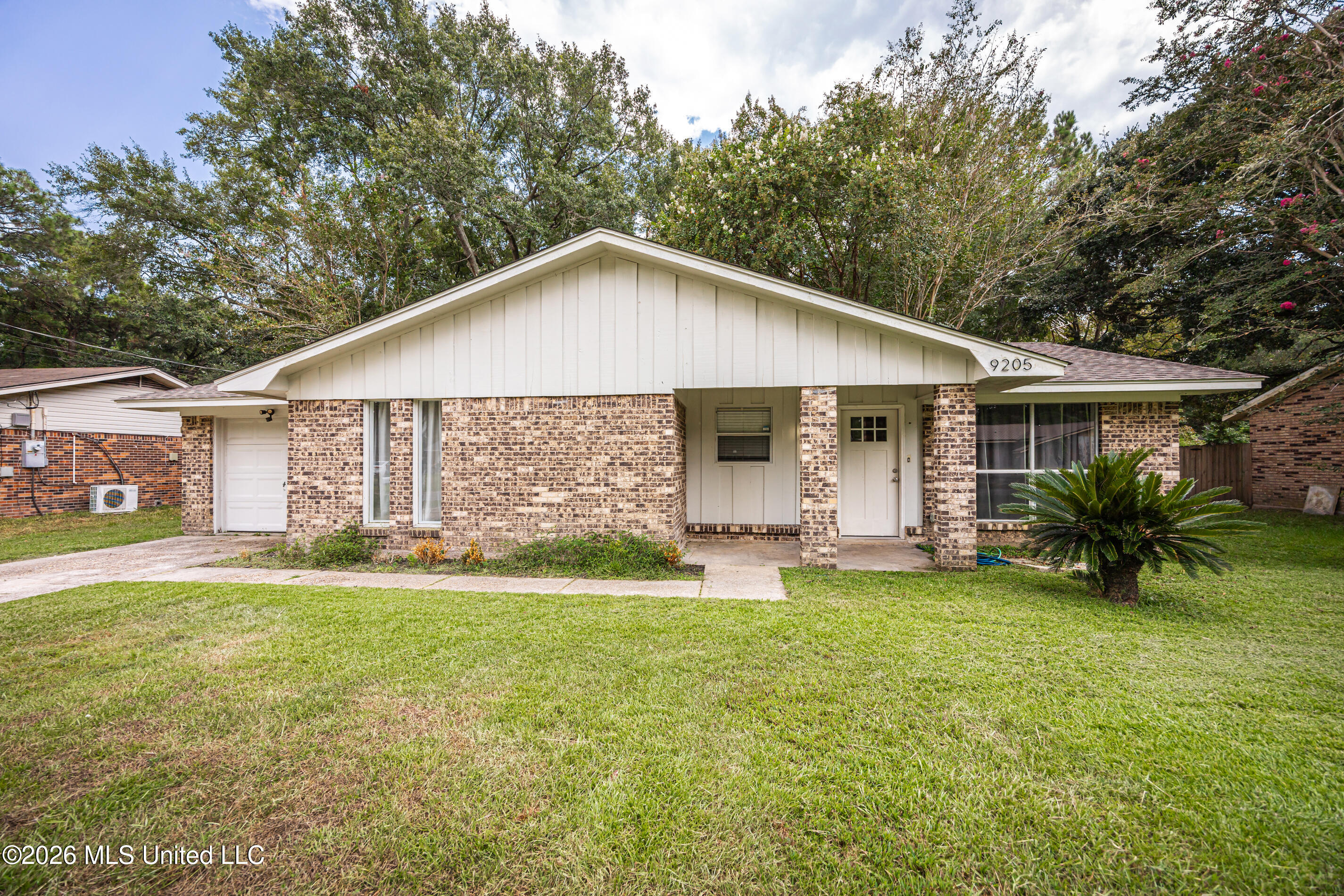 9205 Warbler Avenue Property Photo 1