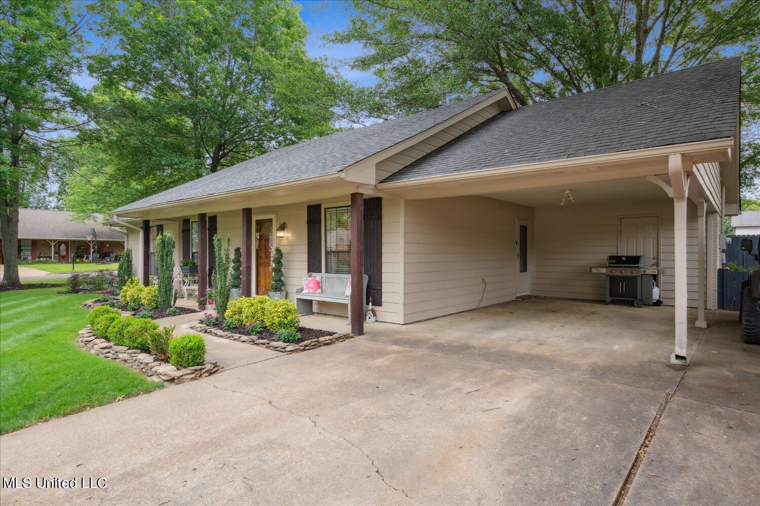 6772 Ashland Drive Property Photo 2