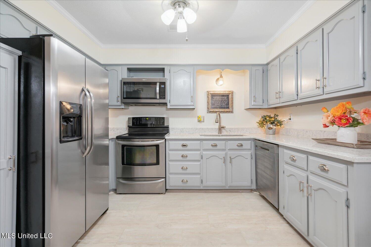 6772 Ashland Drive Property Photo 8