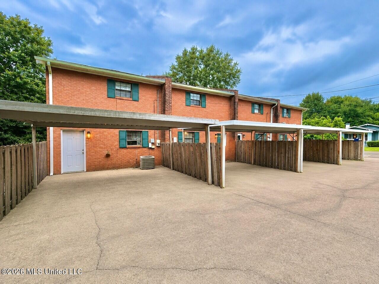 219 W Chickasaw Street Property Photo 2