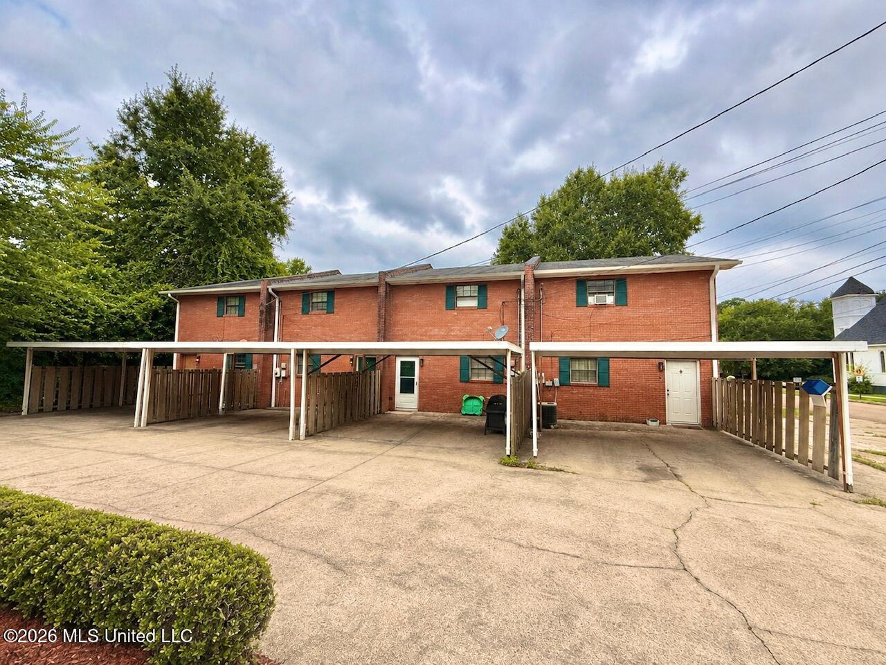219 W Chickasaw Street Property Photo 4