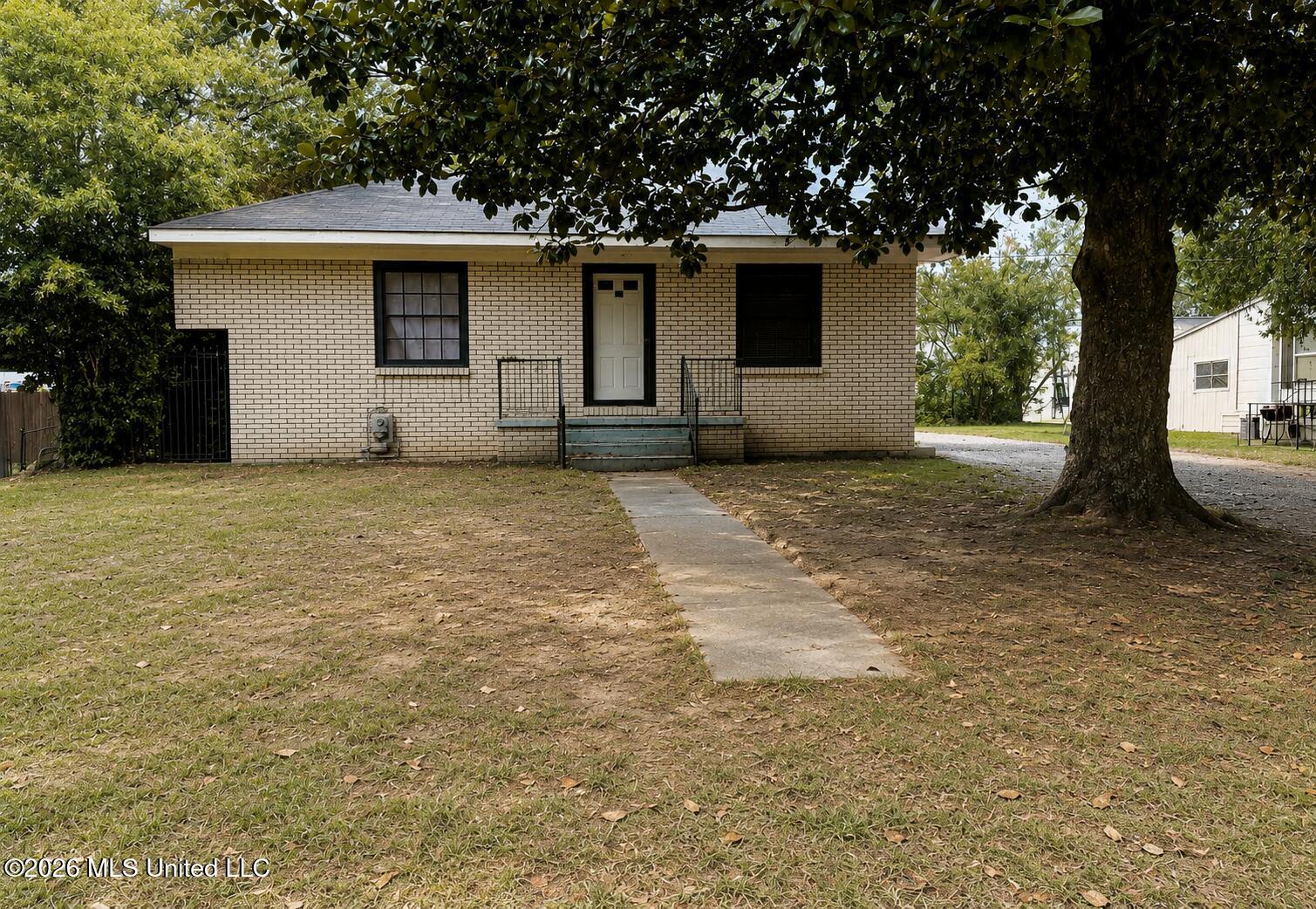 219 W Chickasaw Street Property Photo 6