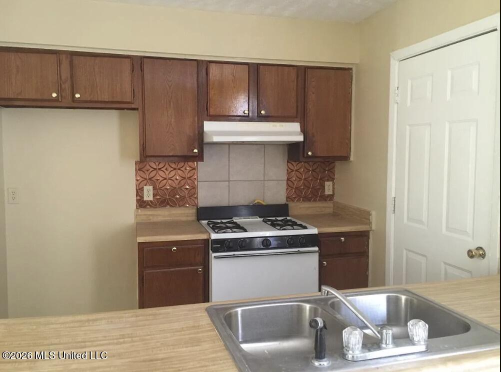 1520 Cedar Pine Drive Property Photo 4