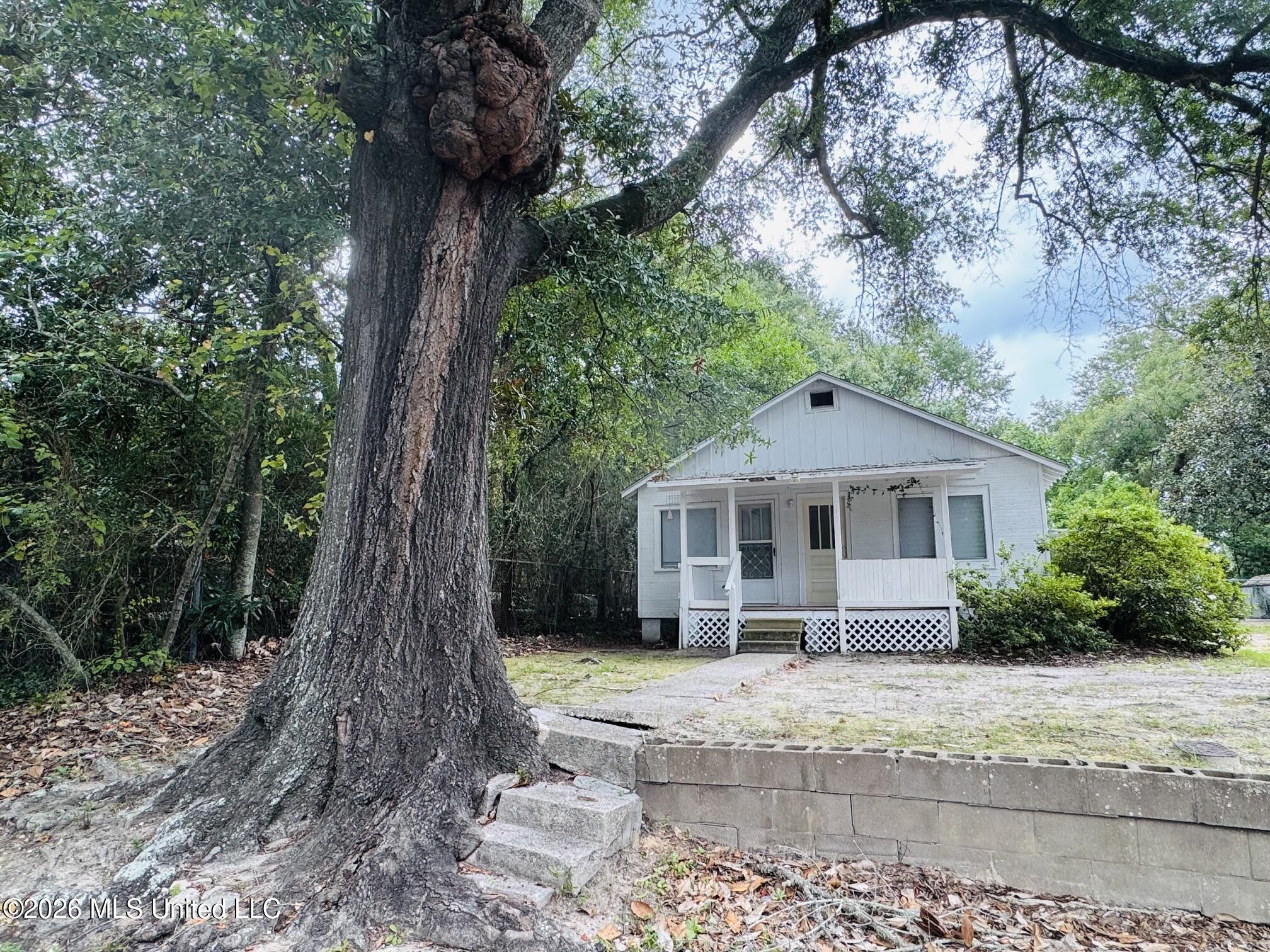 2406 17th Avenue Property Photo 1