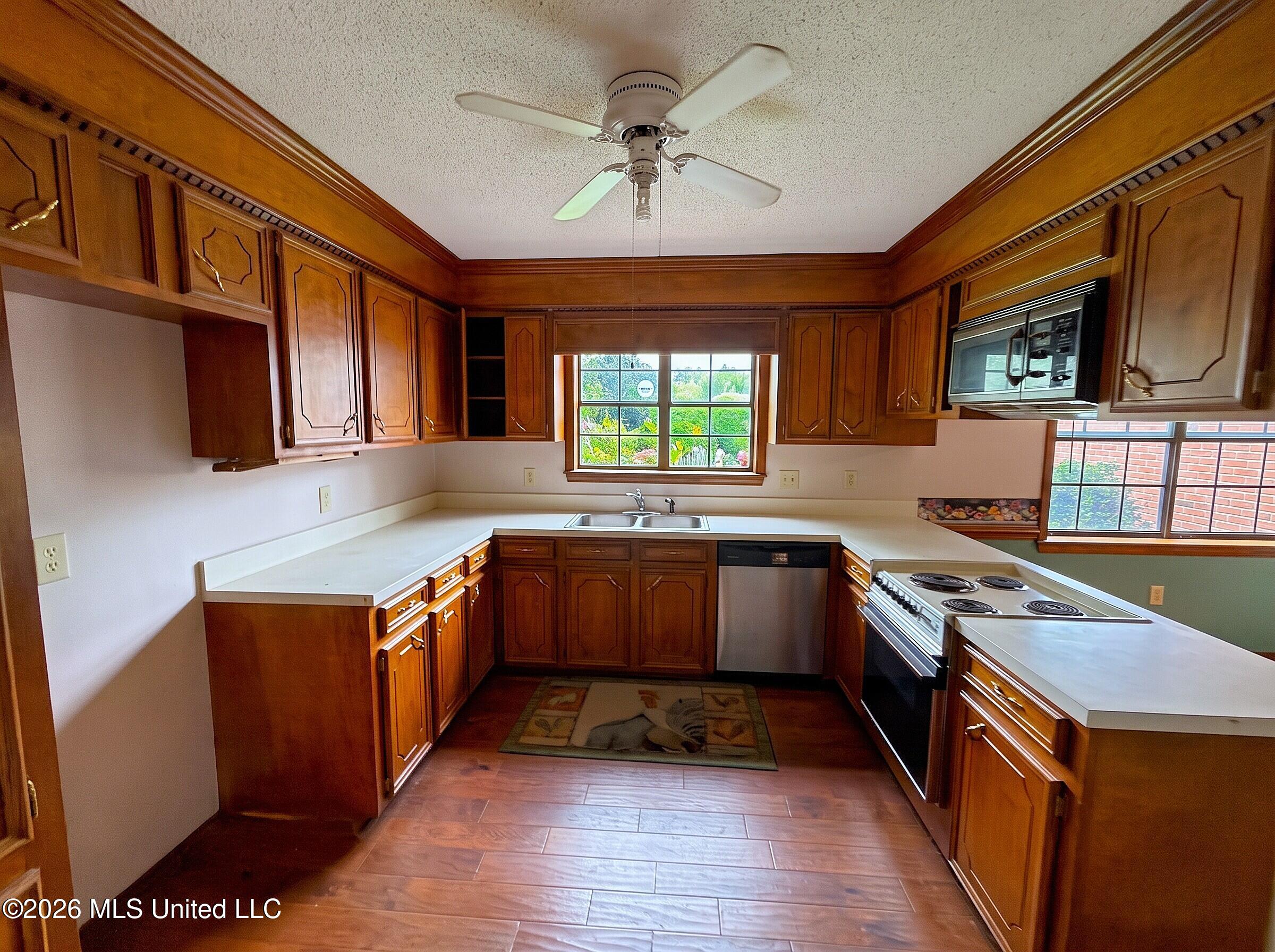 604 Bradford Drive Property Photo 3