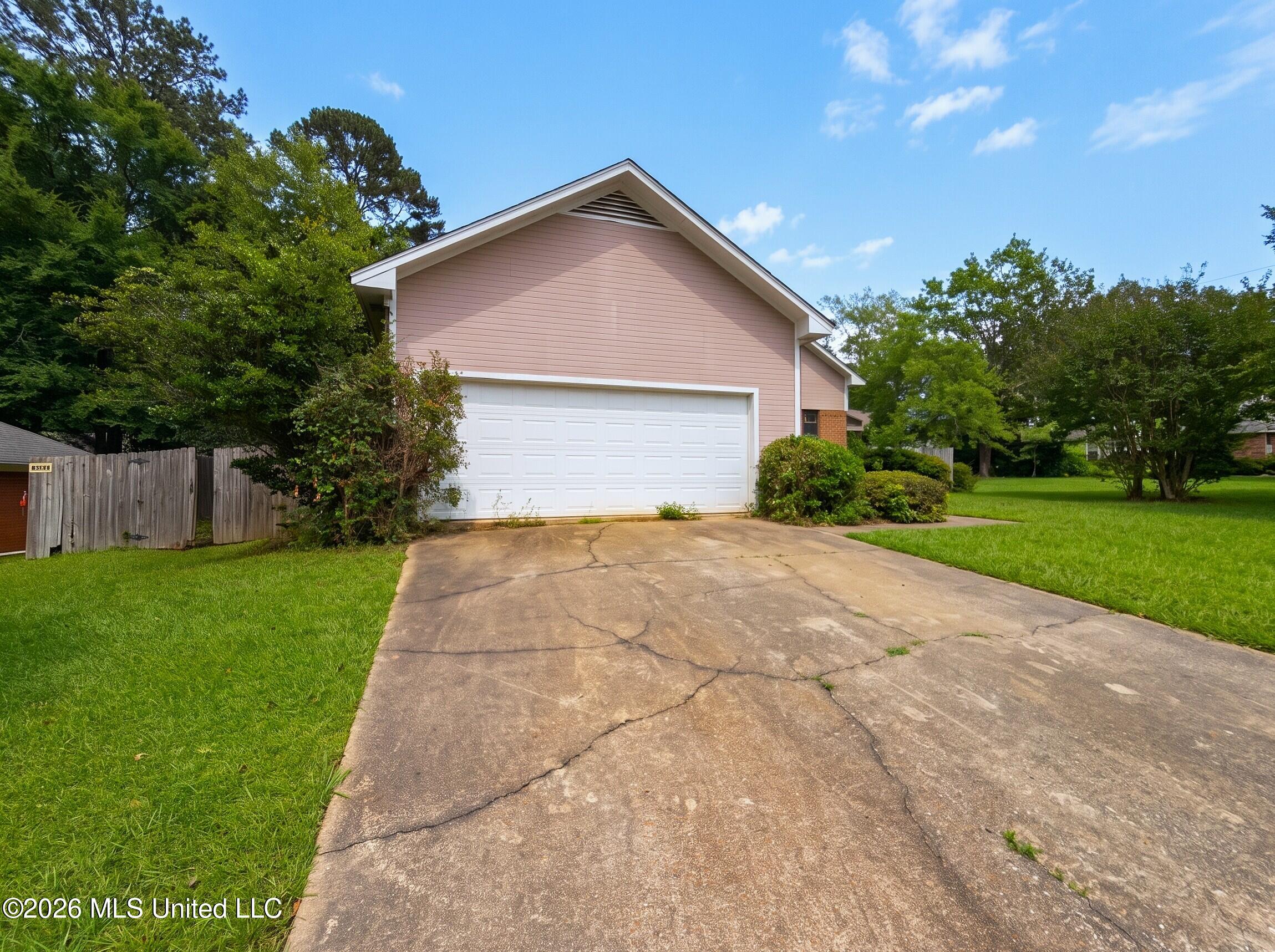 604 Bradford Drive Property Photo 16