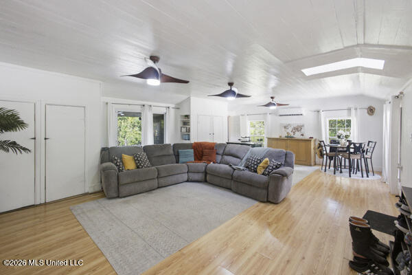1076 Perrett Road Property Photo 4