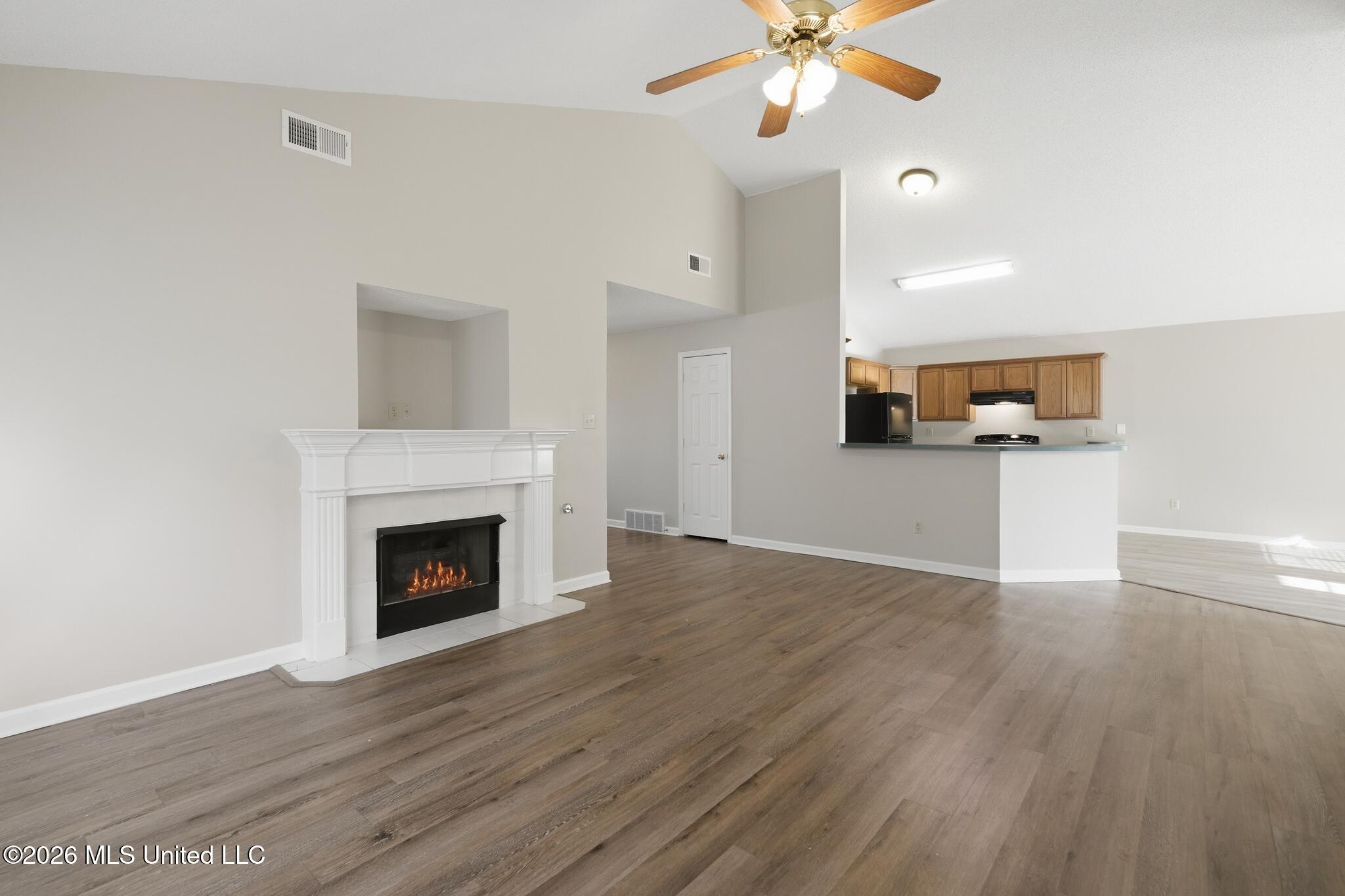 8848 Cat Tail Cove Property Photo 3