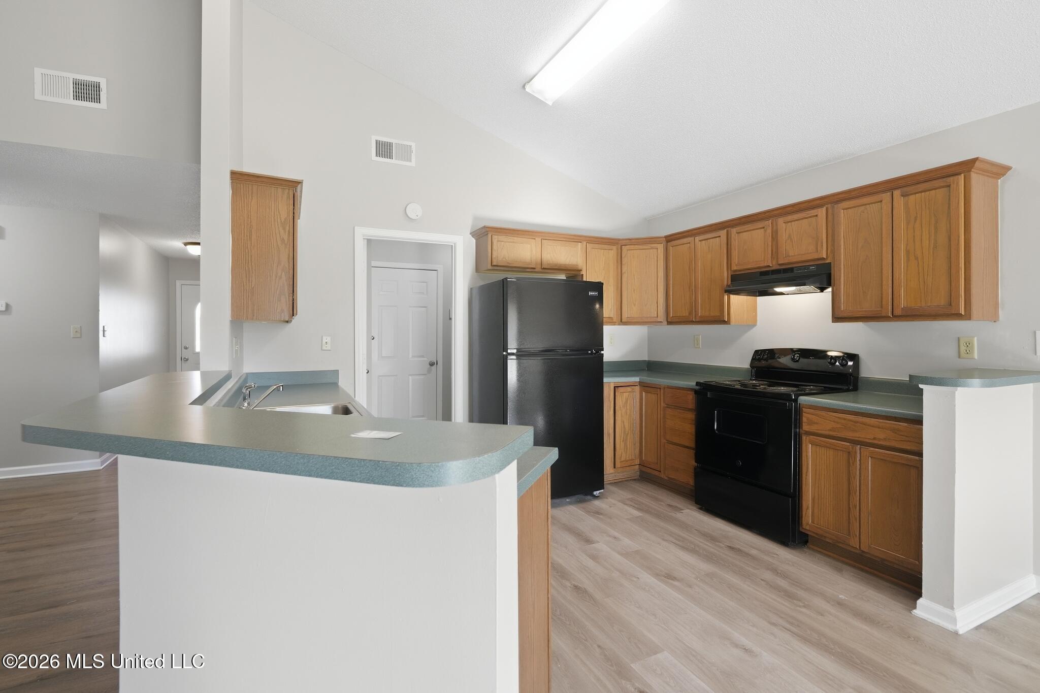 8848 Cat Tail Cove Property Photo 4