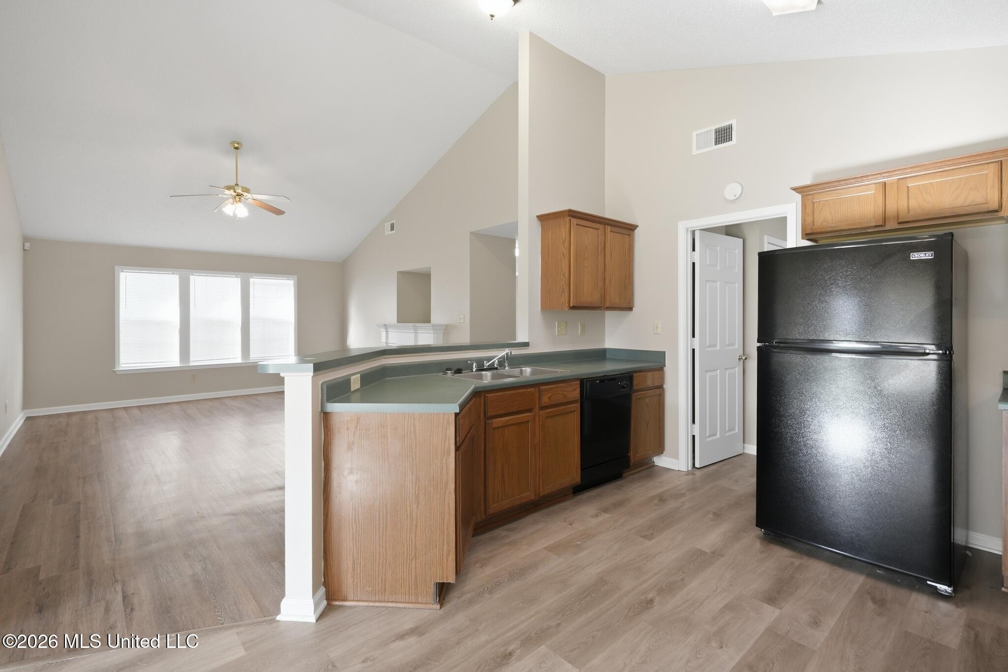 8848 Cat Tail Cove Property Photo 5
