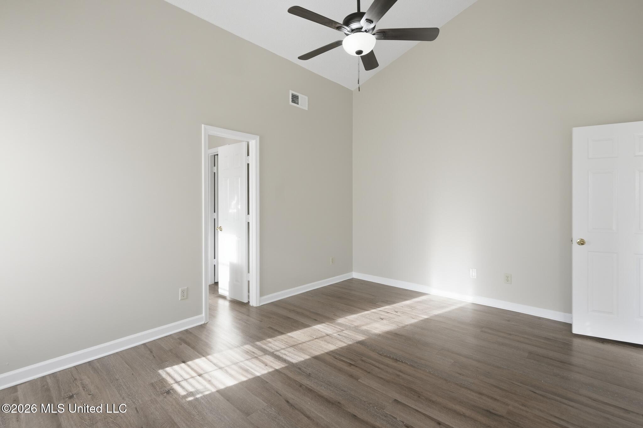 8848 Cat Tail Cove Property Photo 9