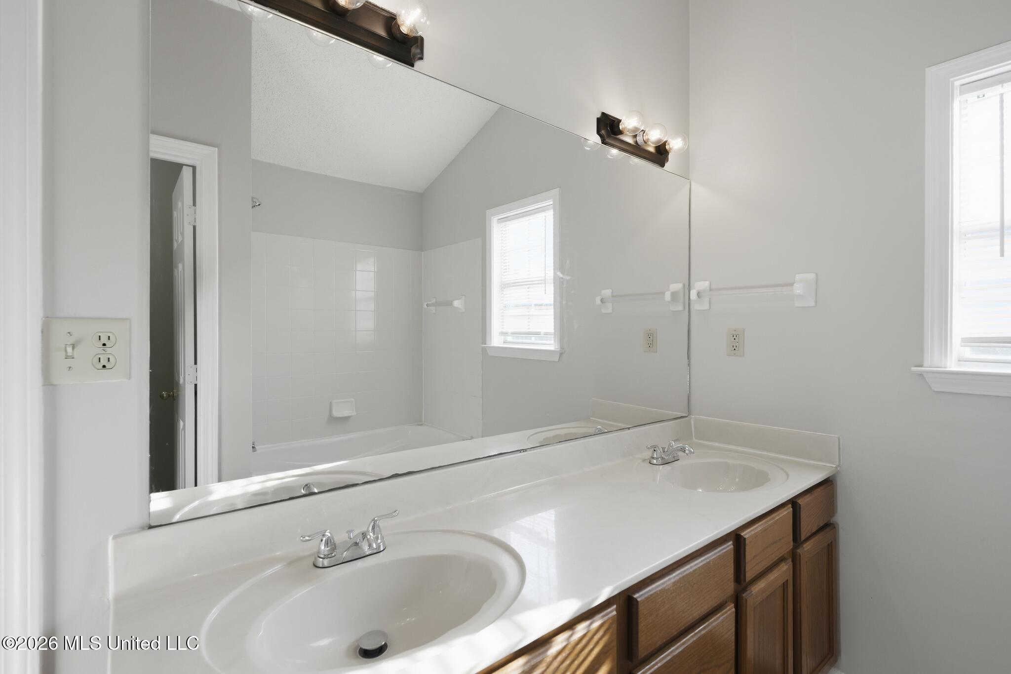 8848 Cat Tail Cove Property Photo 12