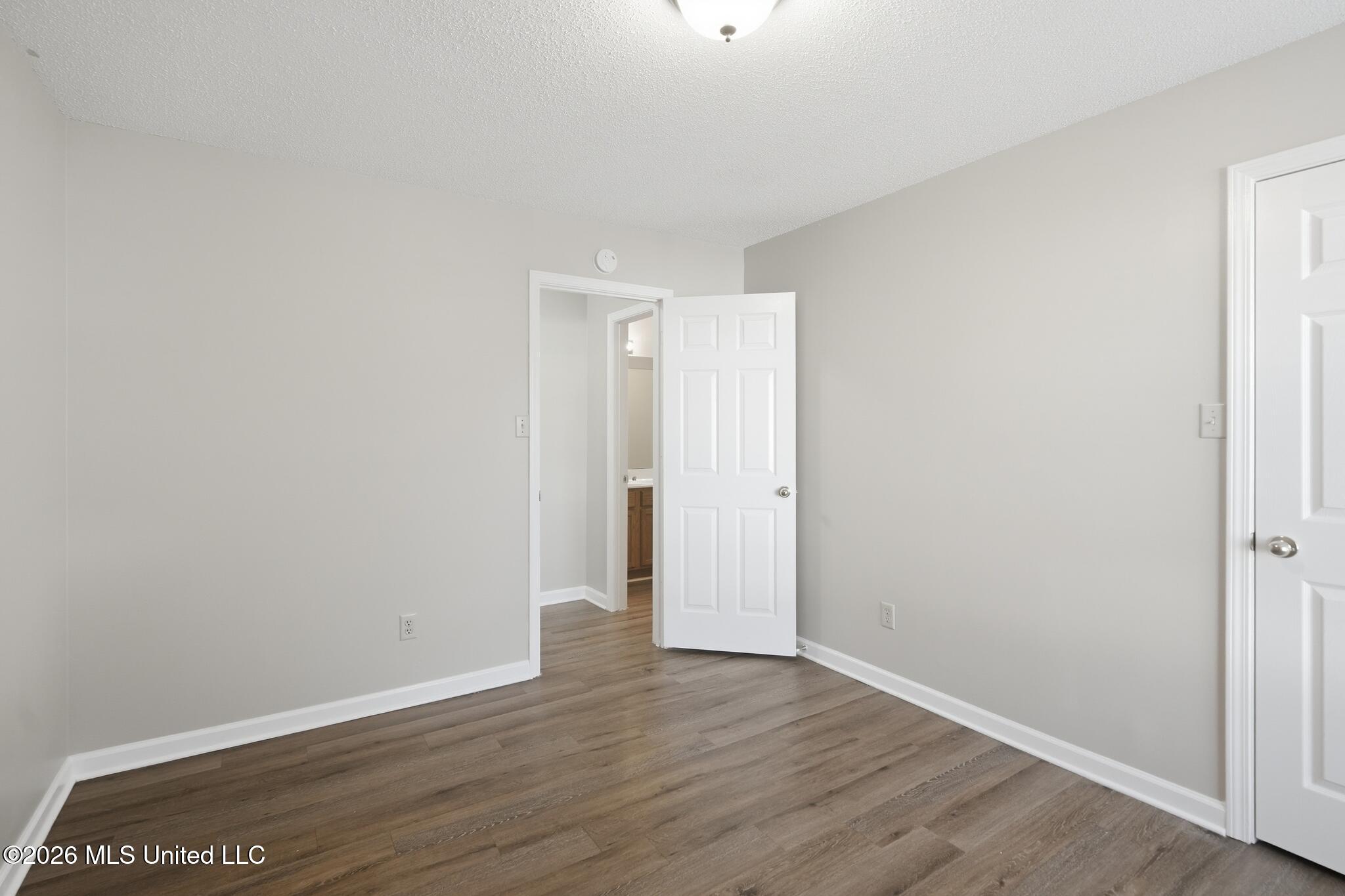 8848 Cat Tail Cove Property Photo 15