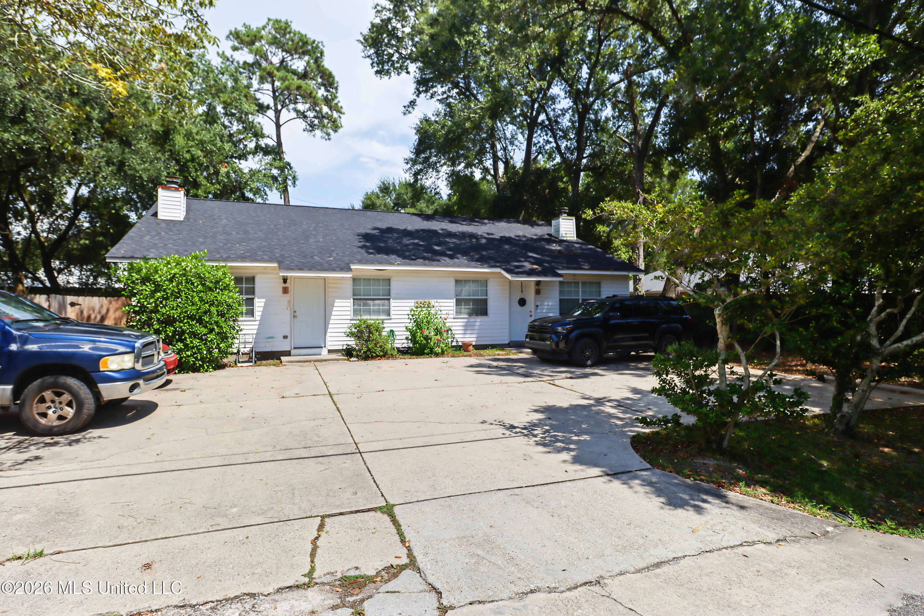 5596 Daugherty Road Property Photo 2