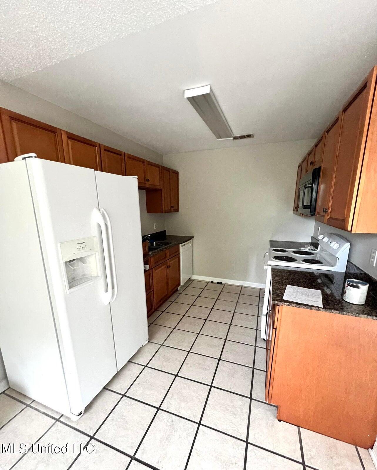 5596 Daugherty Road Property Photo 4